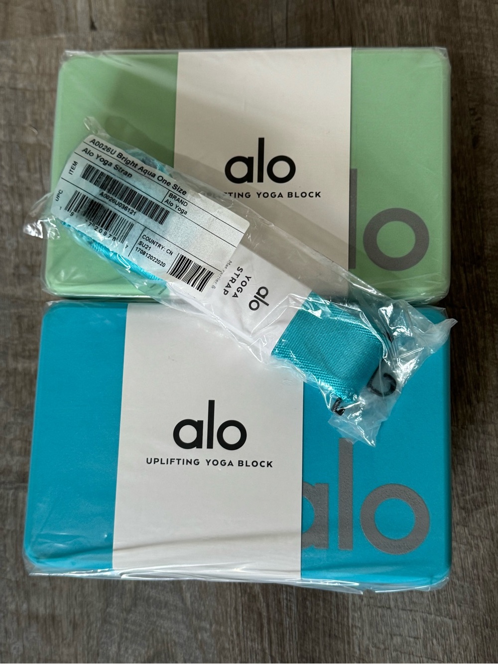 ALO Yoga Uplifting Foam Block & Strap Set 9x6x4 honeydew aqua, NWT, Retail: $98